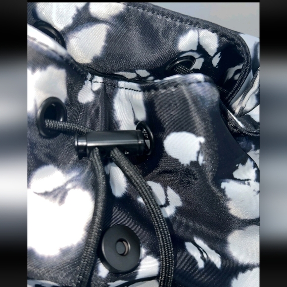 Like New!! Ted Baker Black and White Floral Backpack - Picture 4 of 15
